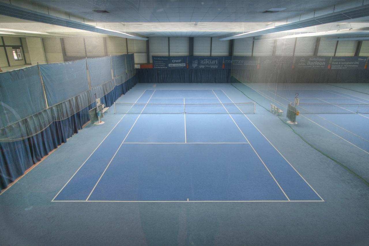Sport Und Tagungshotel Кенцінґен Екстер'єр фото