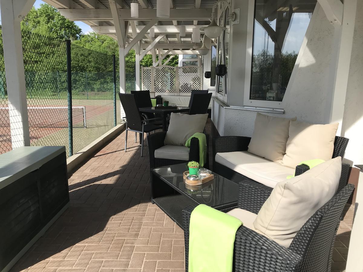 Sport Und Tagungshotel Кенцінґен Екстер'єр фото