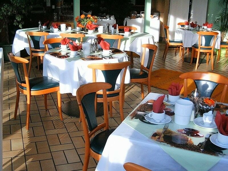 Sport Und Tagungshotel Кенцінґен Екстер'єр фото